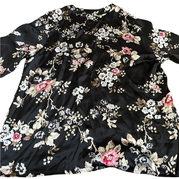 Maurices Floral Black Long Sleeve Polyester V-Neck Pullover Blouse - Picture 4 of 4